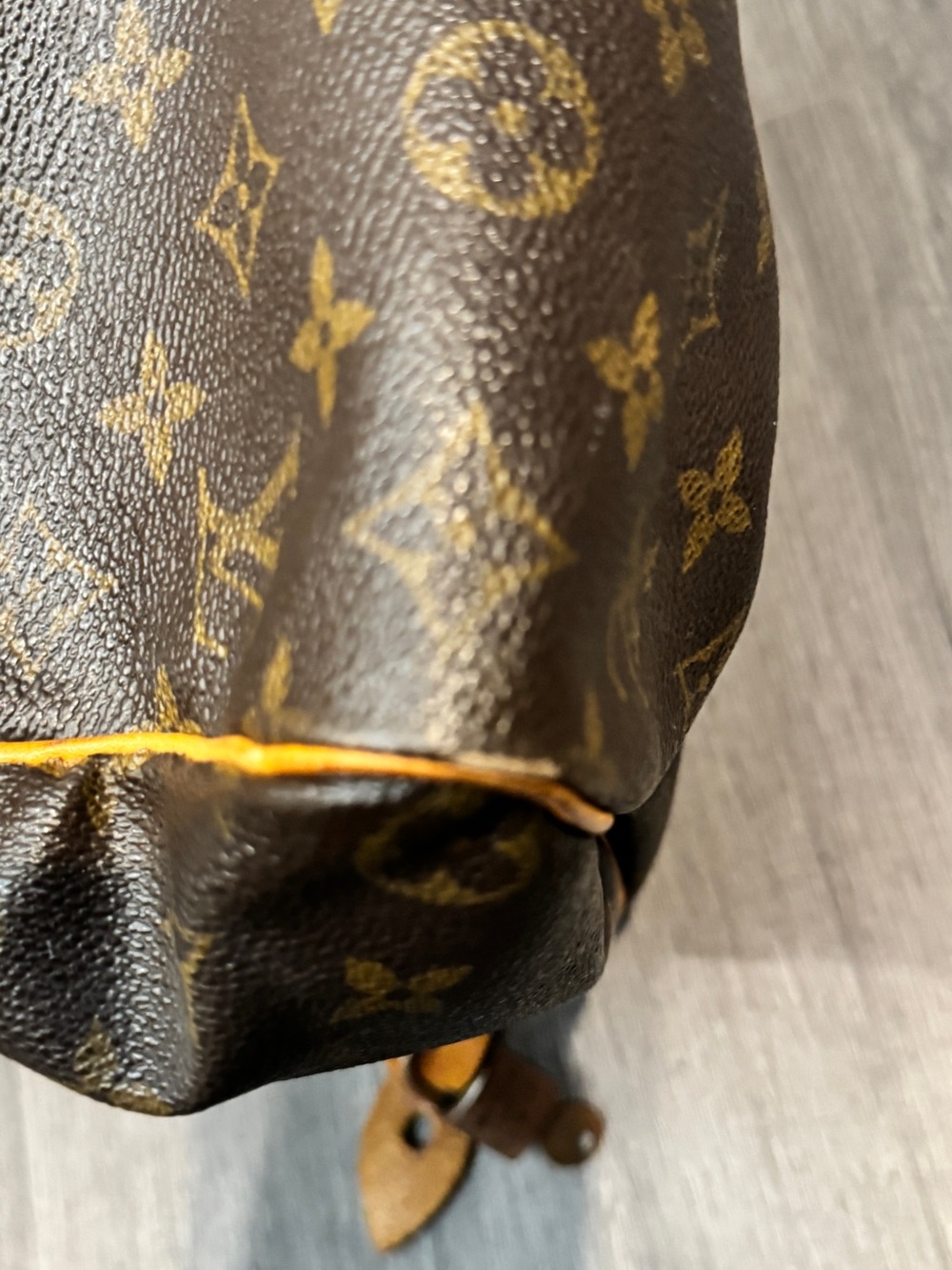 Authentic Louis Vuitton Monogram Speedy 30 - Picture 10 of 16